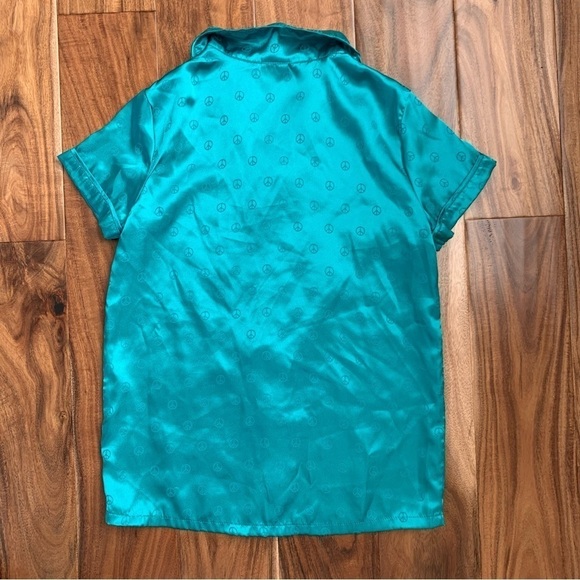 More than Magic Vintage Peace Sign Print Short Button Down Pajama Set XS - Picture 10 of 10